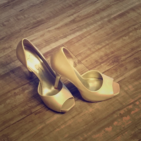 Jessica Simpson Shoes - Jessica Simpson cream heels