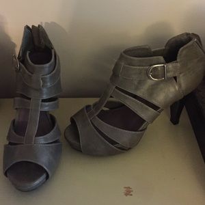 Madden girl open toe strapped shoes