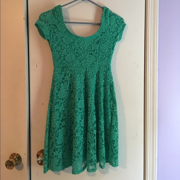 TRADING Green lace dress