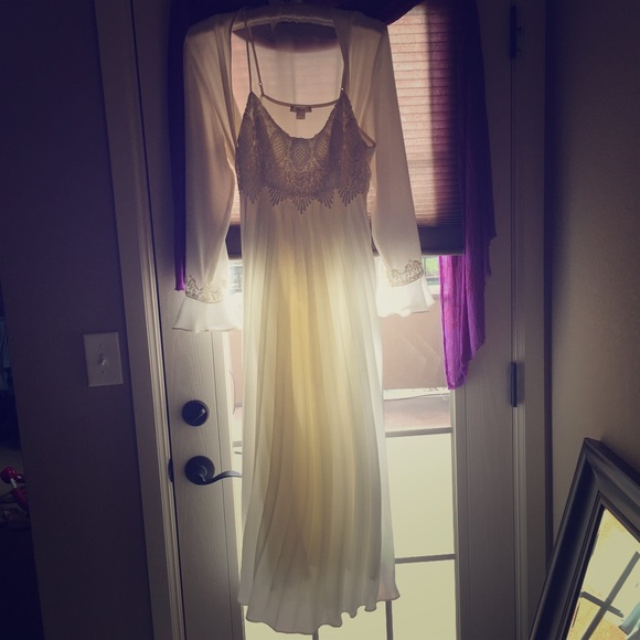 Gorgeous Flora dressing gown and robe Enchanting