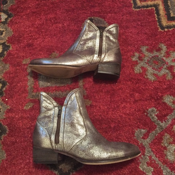 Seychelles Metallic Booties size 7.5