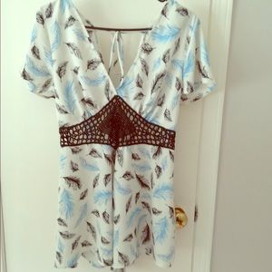 Adorable feather print romper☁️