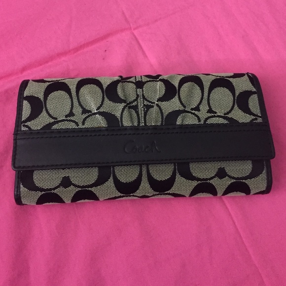 ✨Coach Wallet✨