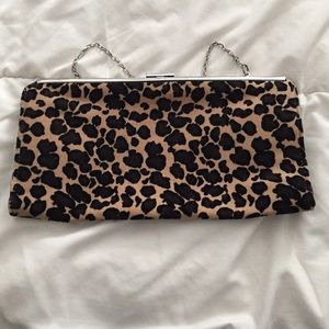 Leopard clutch