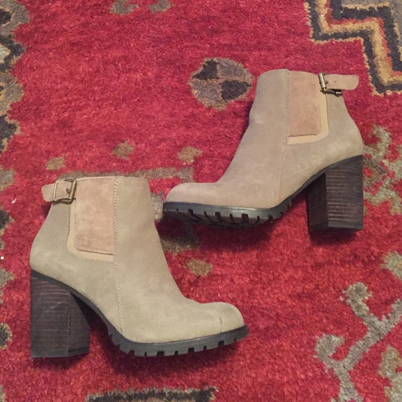 Steve Madden Lacey bootie in taupe size 7.5