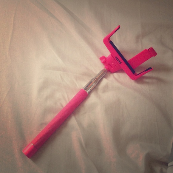 PINK SELFIE STICK - Picture 1 of 2