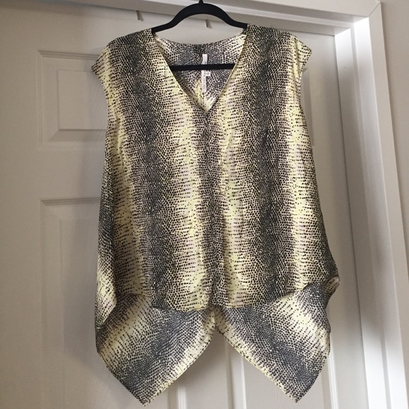 Rachel Roy v neck tank