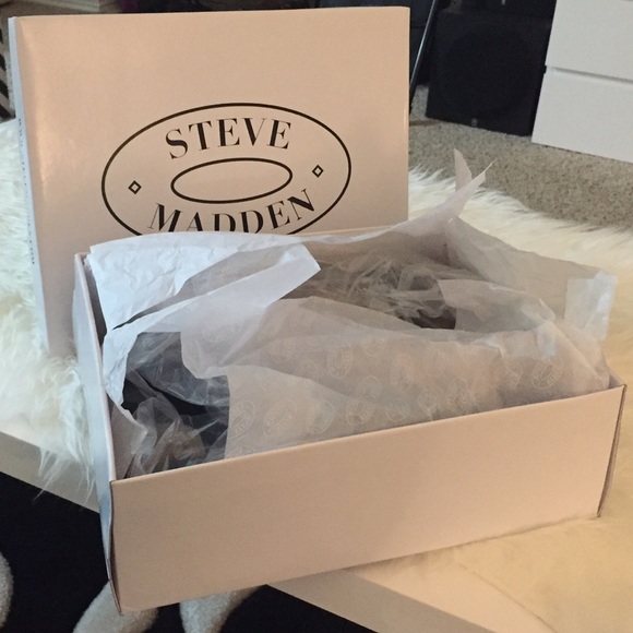 Steve Madden Suede Bootie - Picture 4 of 4