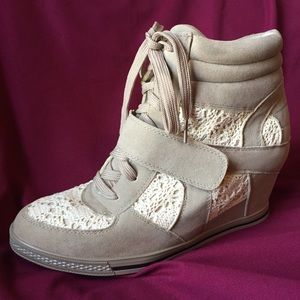 Bucco lace up wedges