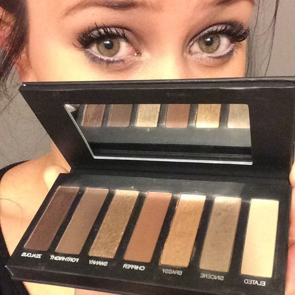 Younique moodstruck addiction pallet 1.