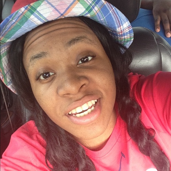 Meet your Posher, Andrea - Picture 1 of 1