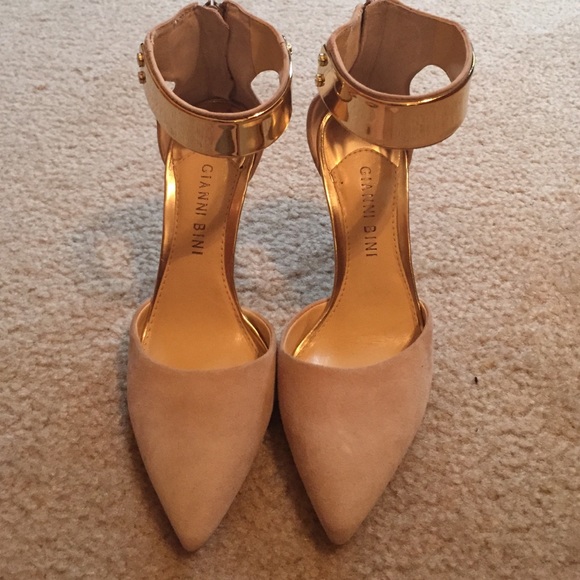 Gianni Bini Nude pumps