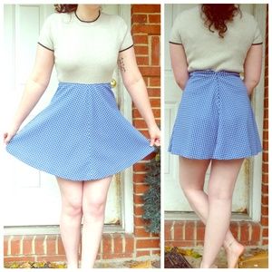 Adorable vintage mini skirt white and blue.