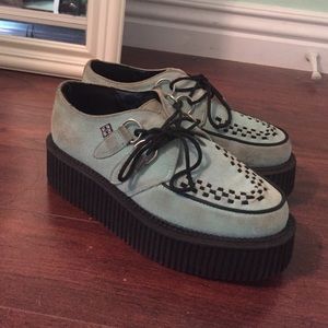 Mint green creepers