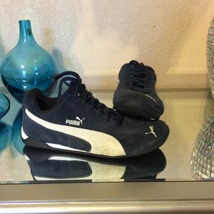 Pumas Women size 6