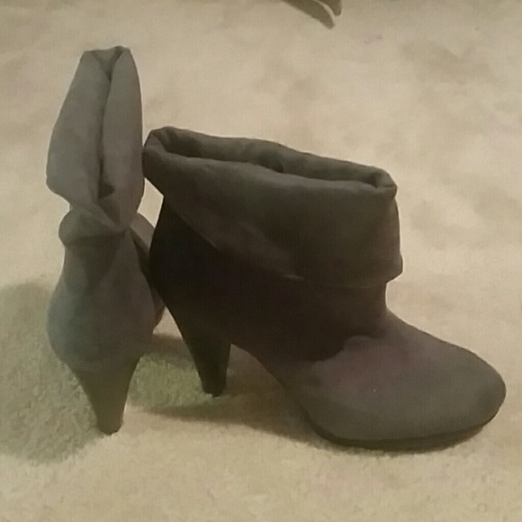 Gray boots - Picture 3 of 3