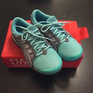 ✨LIKE NEW!✨ Puma- Voltaic 3 NM