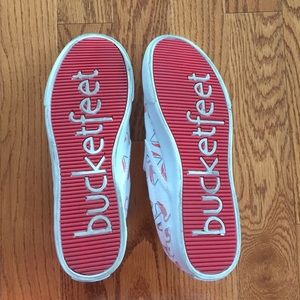 Bucketfeet Shoes - Bucketfeet flamingo slip on sneakers Bucketfeet Shoes - Bucketfeet flamingo slip on sneakers