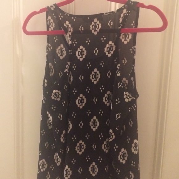 Patterned Tank Top - Picture 2 of 3