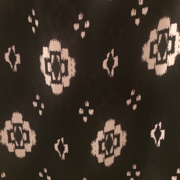 Patterned Tank Top - Picture 3 of 3