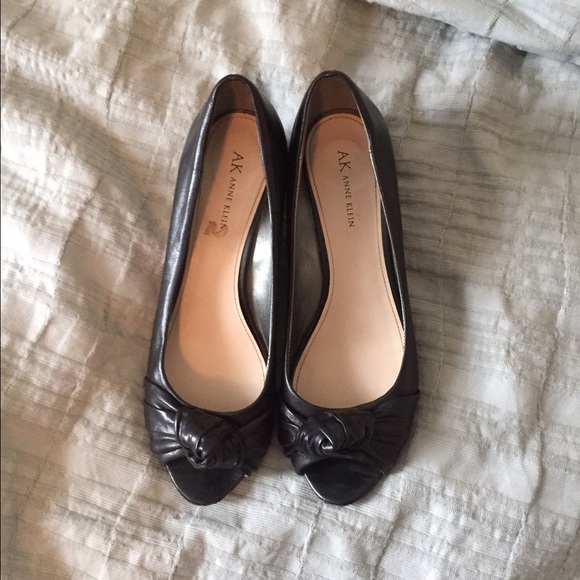 Black leather Peep toe wedge