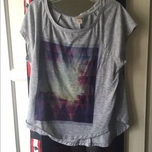 Grey shirt w/abstract design