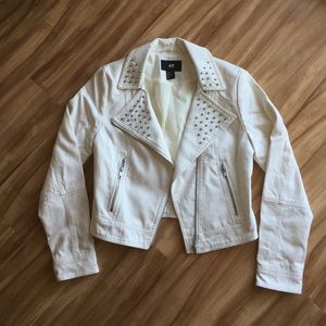 NWOT✨ White Denim Moto Jacket with Silver Studs