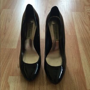 Steve Madden Classic Patent & Leather Black Pumps