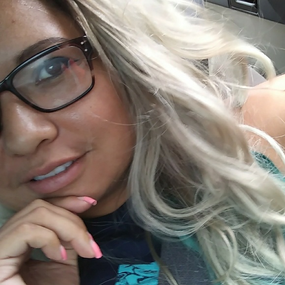 Meet your Posher - Picture 3 of 4