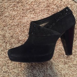Kenneth Cole Reaction black jewel booties