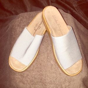 Ferragamo slides (7.5)