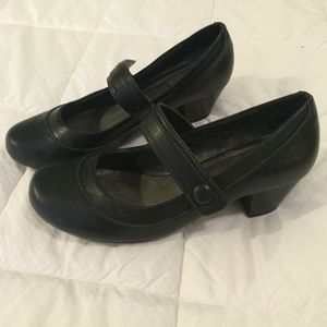 Life Stride black Mary Jane kitten heel shoe