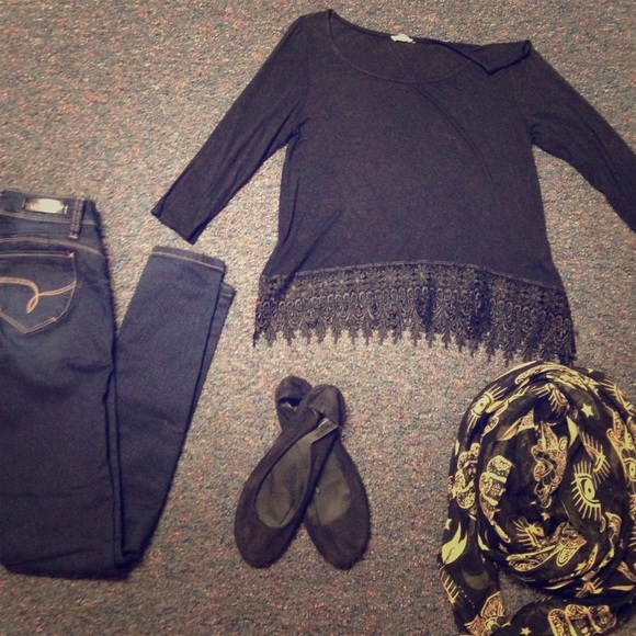 Black mid-sleeve shirt