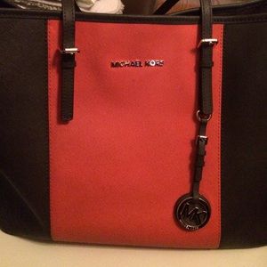 A REAL MICHAEL KORS PURSE!!