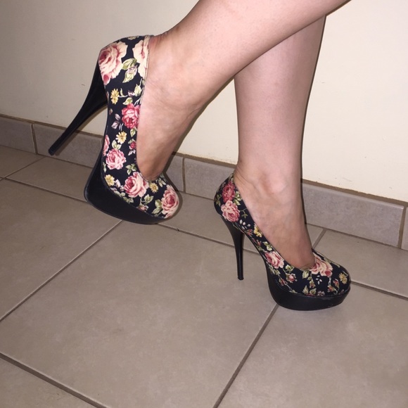 Glaze Floral Print Pumps
