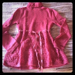 Turtleneck sweater with baby doll fit.
