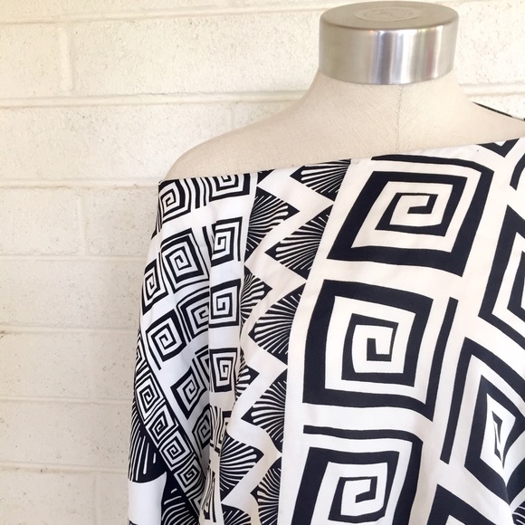 🔴Sold in bundle| Diane Von Furstenberg top - Picture 2 of 4