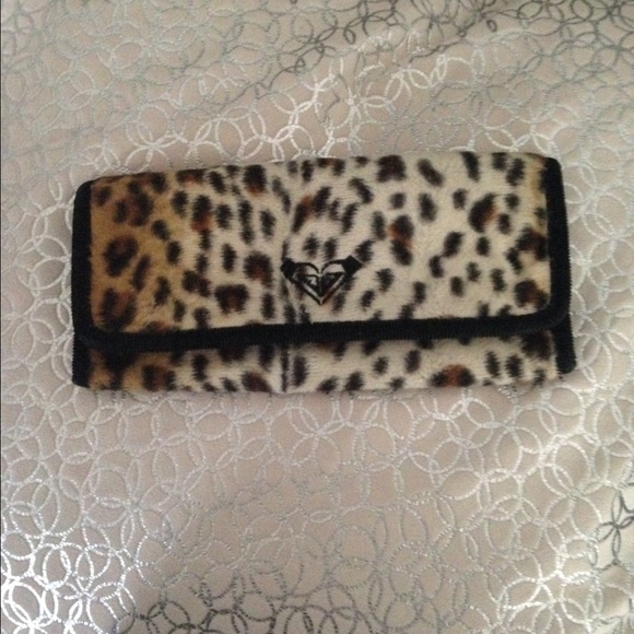 Fuzzy Roxy Wallet