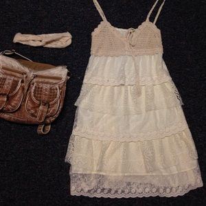 Crème, lace dress