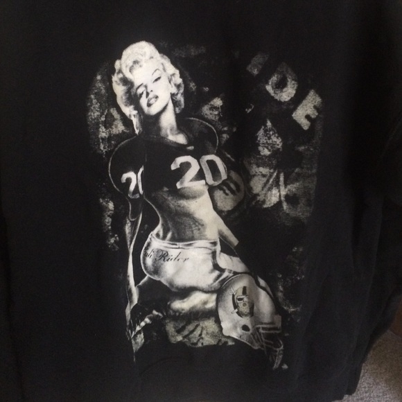 Sweatshirt