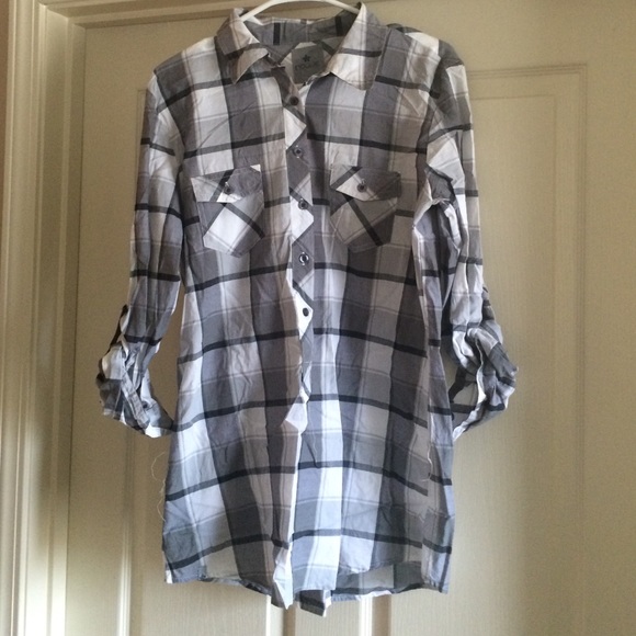 Long sleeved plaid top!