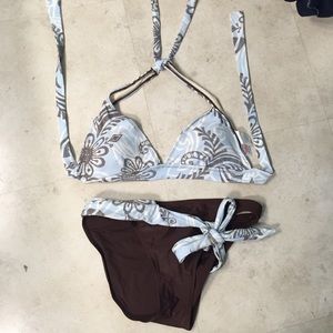 A bikini.