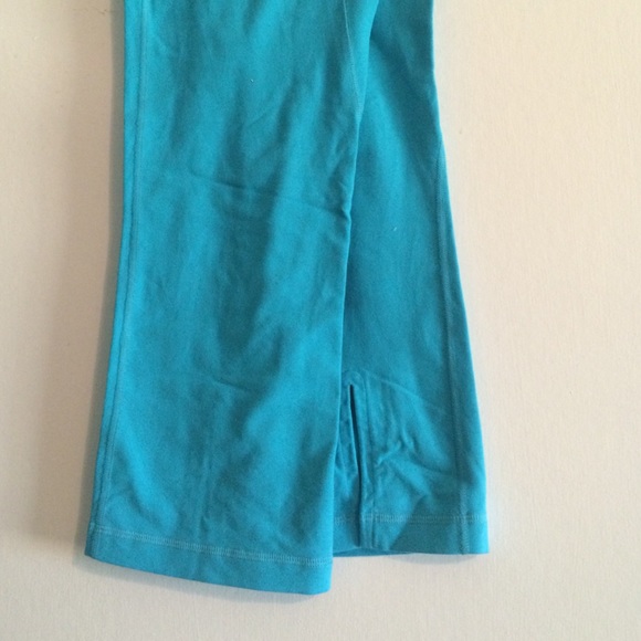 Lululemon Blue Capris - Picture 1 of 3