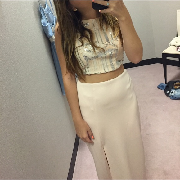 peach/light pink dress