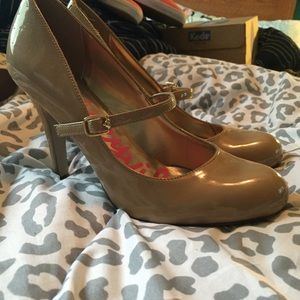 Betsey Johnson nude Mary Jane pumps