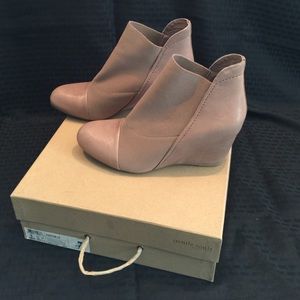 Gentle Souls by Kenneth Cole Wedge Booties