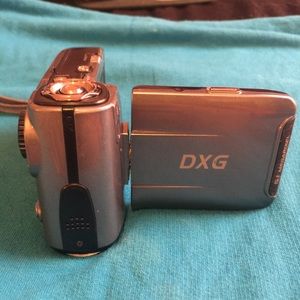 DXG Digital camera 5.1 mega pixel