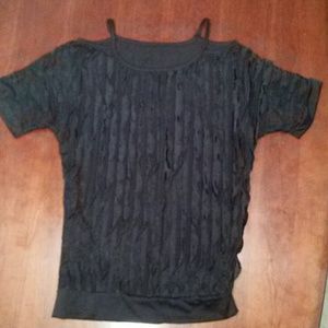 Super cute open shoulder top