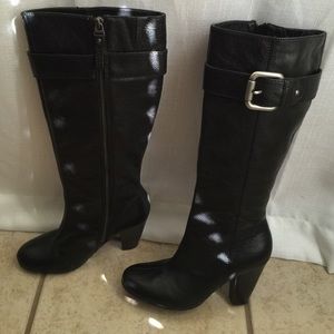 Black fossil leather boots