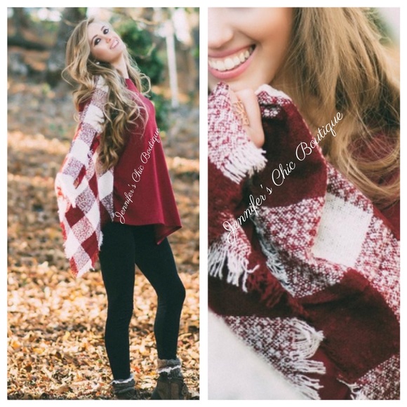 • Frayed Checkered Scarf • - Picture 2 of 3